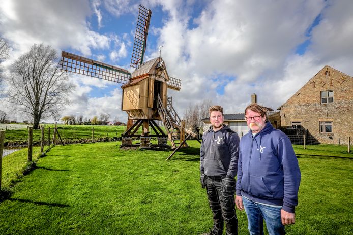 Als eerbetoon aan zijn overleden broer bouwde Berre samen met zijn vader Ronny Demol een molen te Pollinkhove