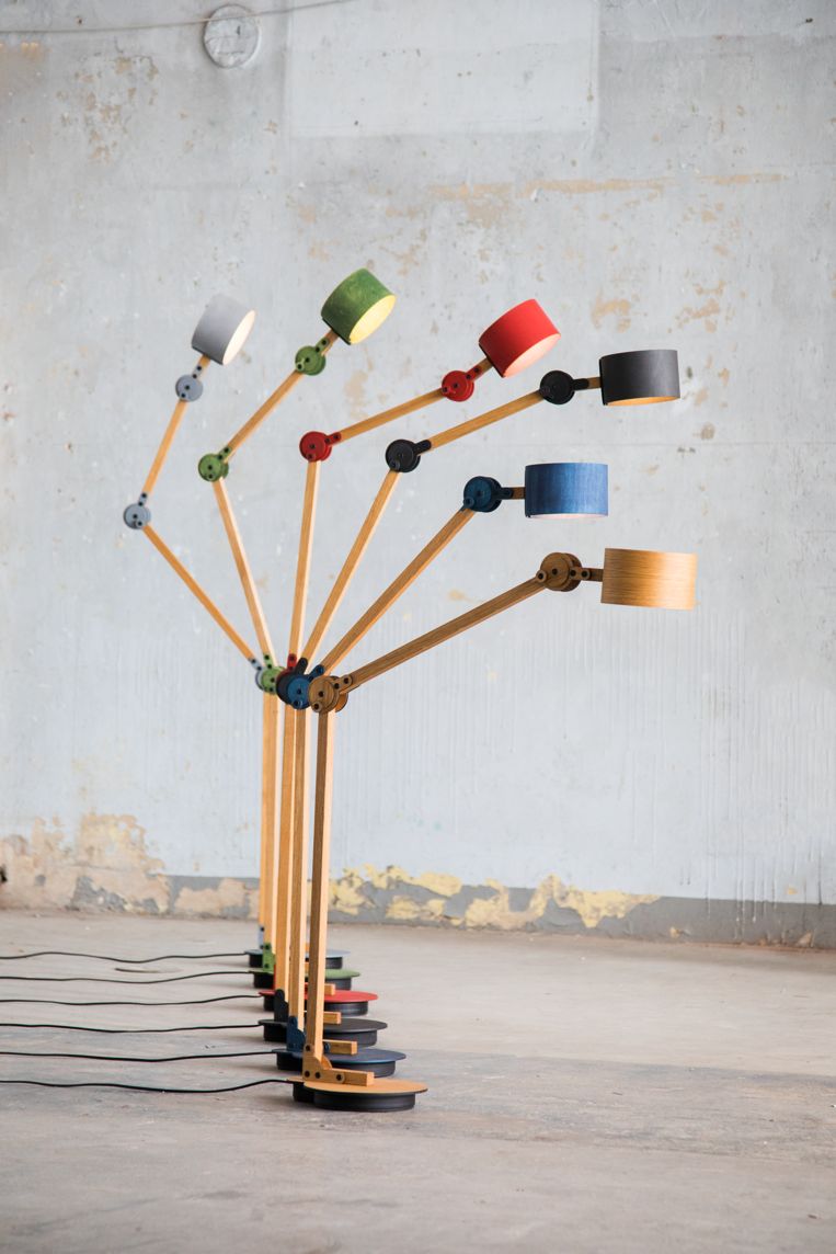 Vloerlampen uit de Circle Arc-collectie van de Haagse ontwerper Arend Groosman, te zien op de designbeurs Object Rotterdam 2023. Beeld Jorieke de Vet
