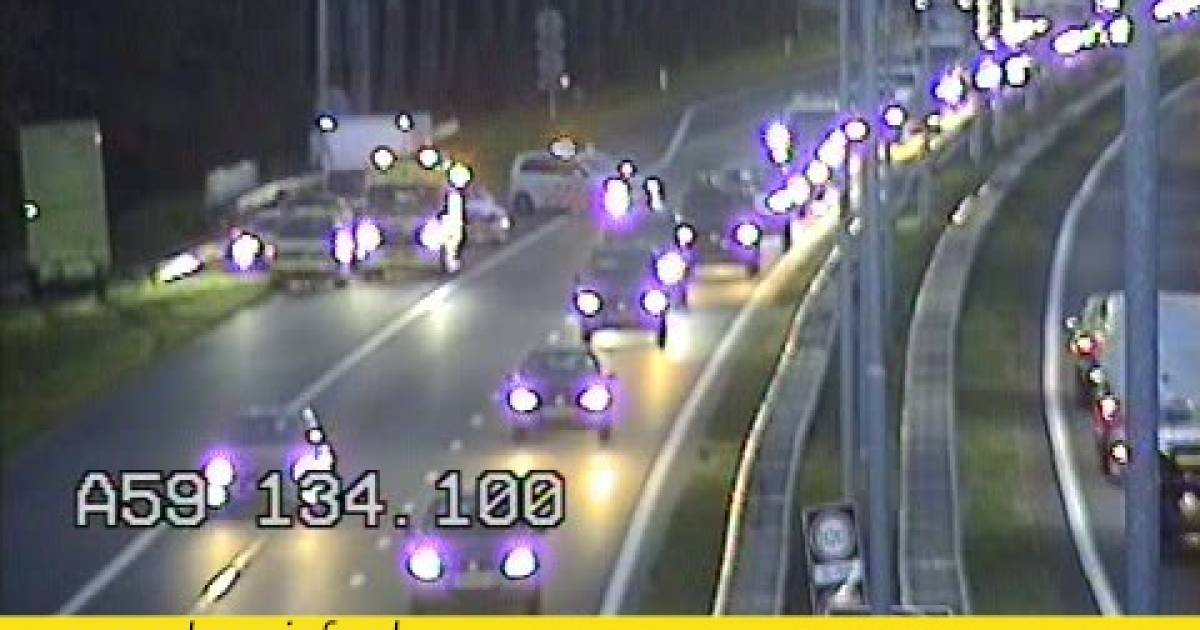 Rijstrook dicht door ongeval op A59 bij Den Bosch.