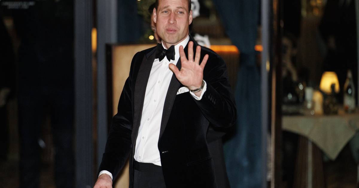 Will delivery. воины украины несут стиральные машины. курьер около. курьер в возрасте. бесплатная картинка по доставке 1200x600.