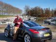 Dick (71) vond na jaren eindelijk zijn droomauto: ‘Ik doe ‘m pas weg als ik er zelf niet meer in kan komen’