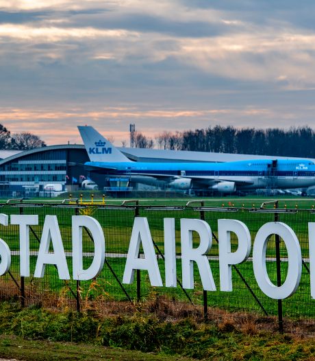 Minister buigt voor Brussel: toch nieuwe vluchten op Lelystad Airport