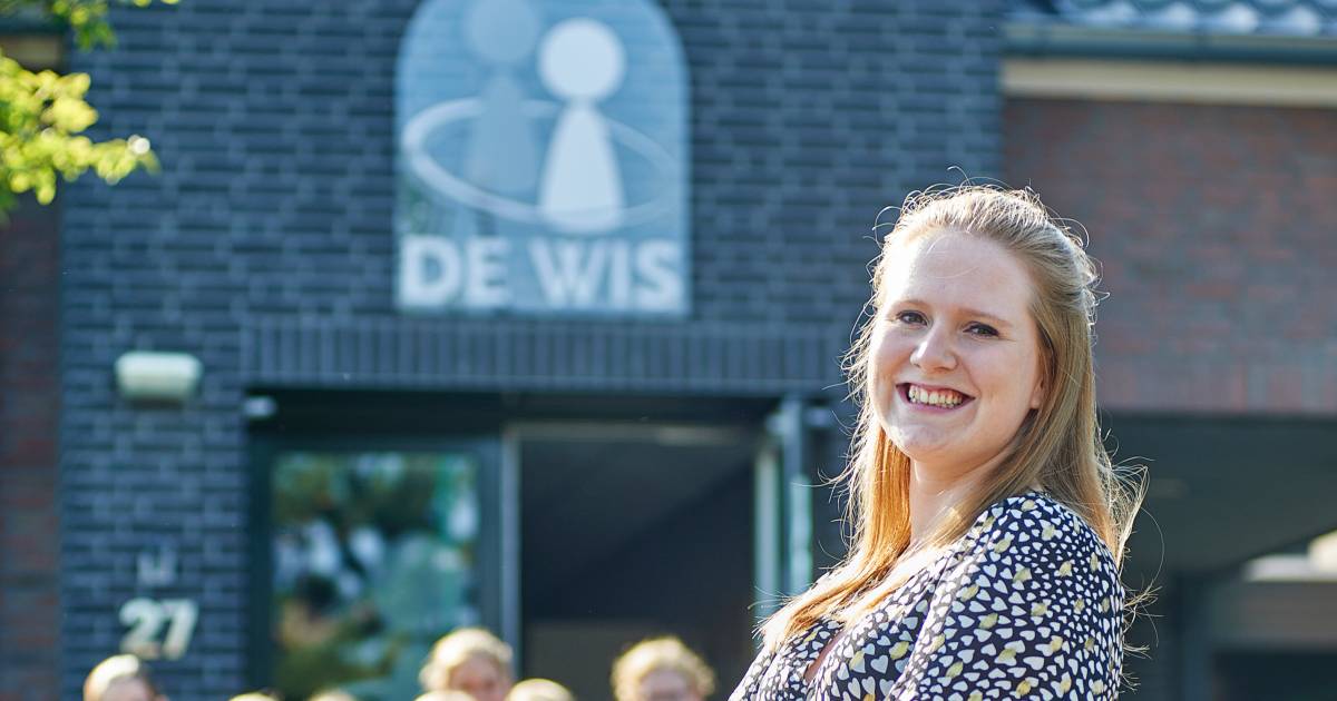 Bestelwagen vol pakketjes belandt in het water bij HeeswijkDinther Oss e.o. bd.nl