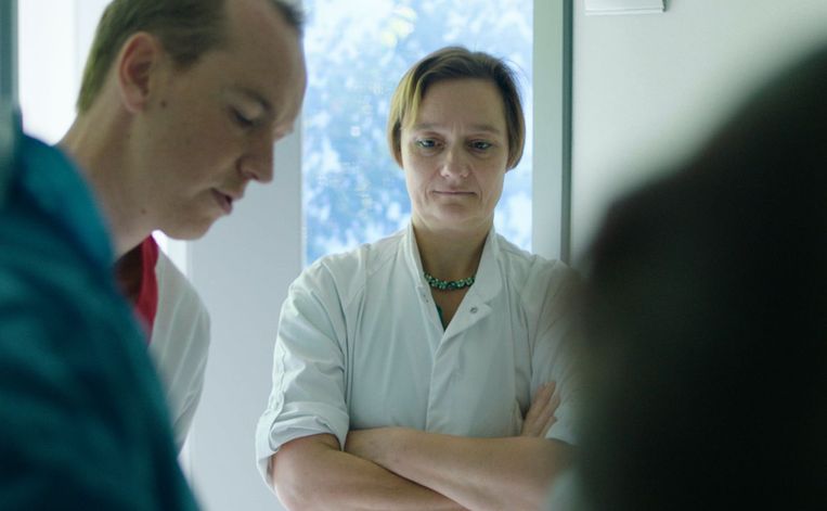 Erika Vlieghe in 'Besmet': 'We merken nu dat we veel te lang veel te weinig hebben geïnvesteerd in preventieve gezondheidszorg.' Beeld Canvas