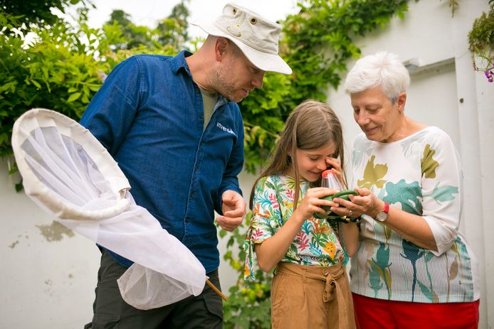 Tuinrangers komen op bezoek in de tuin en geven concrete tips hoe je je tuin natuurvriendelijk kan maken.