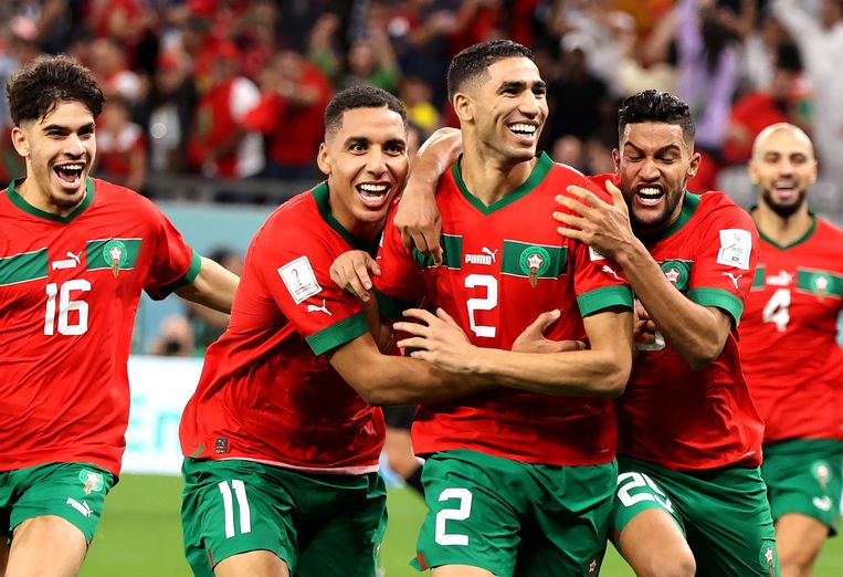 Achraf Hakimi (2) scoorde de beslissende penalty in het Education City Stadium in Doha. Beeld ANP / EPA