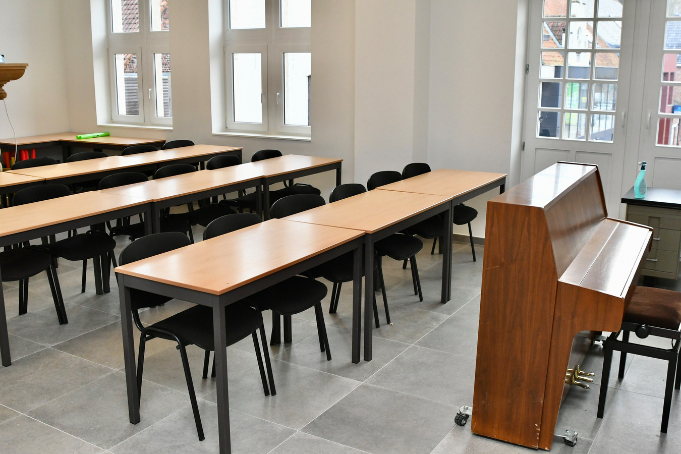 Twee paardjes van draaimolen uit het Dadipark en collage van 300 foto’s