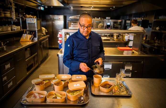 François  Geurds van FG Restaurant maakt stamppot uit het lab. ,,Het is geen gewone oma-stamppot”, waarschuwt hij.