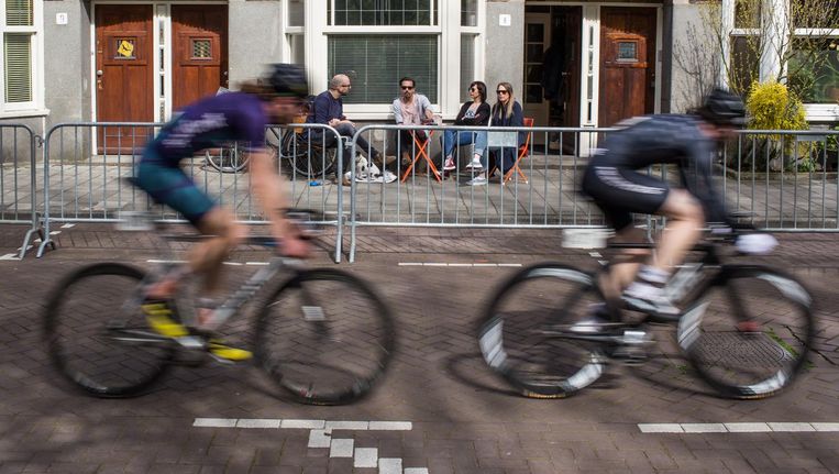 In 2017 keerde de Ronde van de Orteliusstraat al terug. Beeld Floris Lok