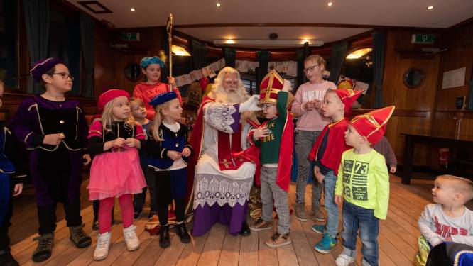 Geen intocht, maar wel feest met Sinterklaas op Pakjesboot in Kampen
