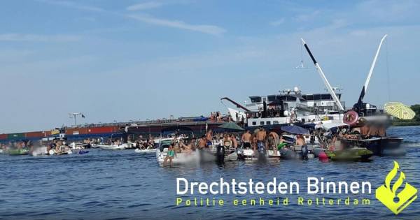Werkelijk godsgeklaagd hier hebben ze wel de inzet voor Maar op n strand mag alles Waren vast geen getinte dudes bij...