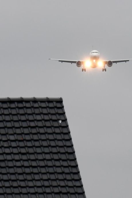 Les vols de nuit que veut éviter Brussels Airport “pour calmer les riverains” sont “en fait” en infraction