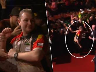 KIJK. Incident tijdens walk-on van Dimitri Van den Bergh ontging veel tv-kijkers, security greep kordaat in