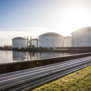 Persian Gulf oil blockade sends Amsterdam gasoline as far as Australia