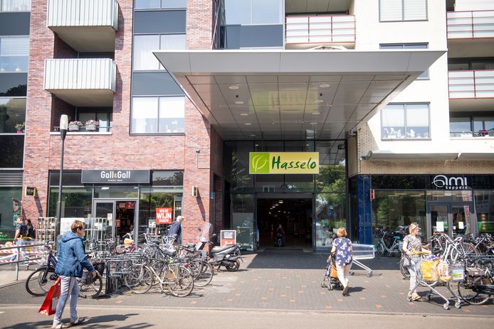Winkelcentrum Hasselo wordt in het koopstromenonderzoek gewaardeerd met een 8,2. „Het is hier altijd druk."