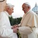 Paus Franciscus roept op om te bidden voor zijn ‘erg zieke’ voorganger Benedictus