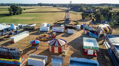 Kermis keert terug naar Dorpsplein Geffen, maar laat de horeca achter bij de molen