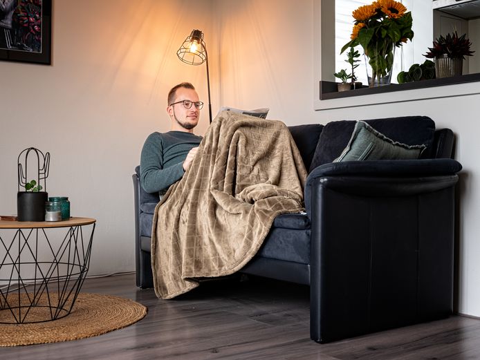 Met een kleedje op de bank, wel zo energiezuinig.