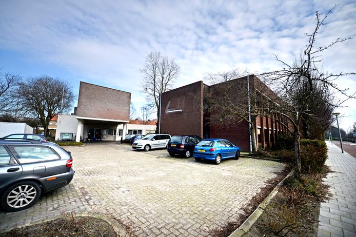 In het pand op hoek Hanzelaan/ Hofkampstraat komen appartementen voor mensen met psychische problemen.