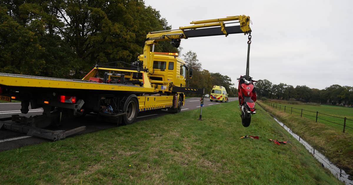 Motorrijder heeft engeltje op schouder, maar motor ligt in puin na ongeluk in Meppel.