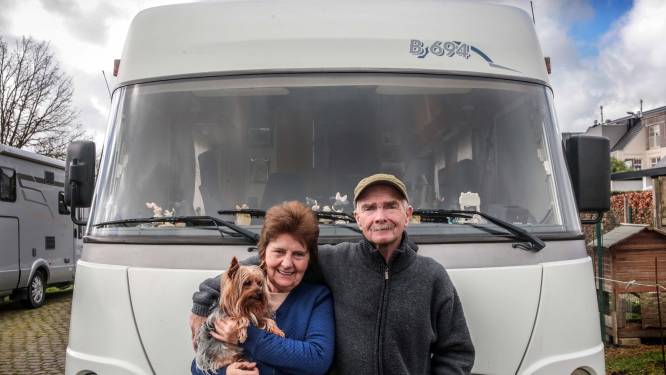 Pieter (68) en Katrien (57) hebben geen huis meer, alleen maar een camper én de koers: “Waarom zou je meer nodig hebben? Een huis kost enkel geld”