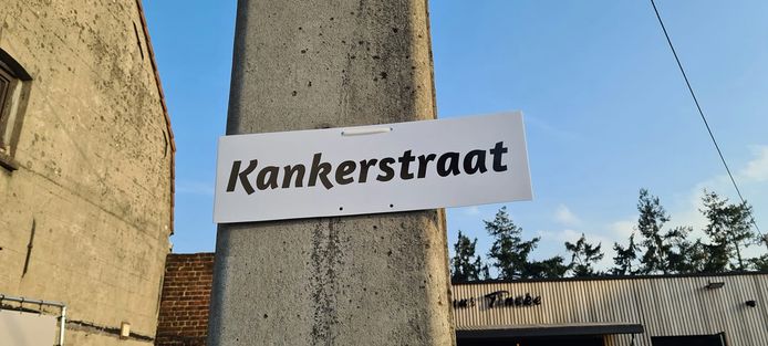 Eén van de plaatsen waar een Kankerstraat bordje hing, in de Oude Ieperseweg
