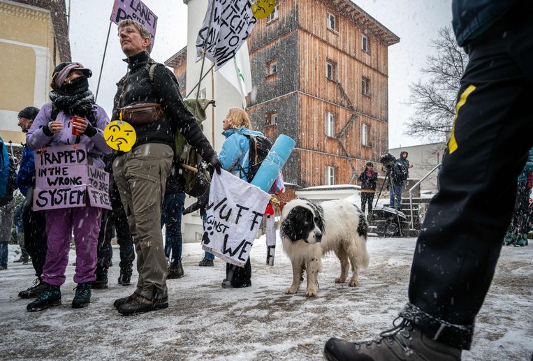 attivisti a Davos.  foto dell'AFP