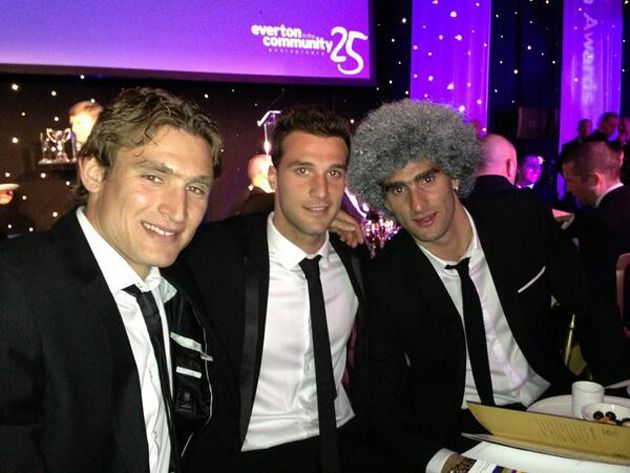 Afrokapsel van Fellaini kleurt zilver: de foto's ...