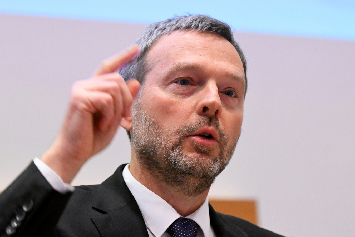 Gouverneur Nationale Bank waarschuwt “Rente zal blijven stijgen