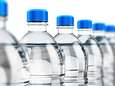 Plastic dopjes moeten straks vastzitten aan drankflessen