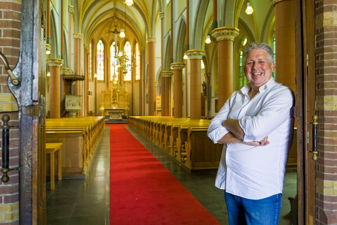 Walther Coppens is de nieuwe eigenaar van de Clemenskerk in Waalwijk en gaat de kerk verbouwen tot woonzorgcentrum.