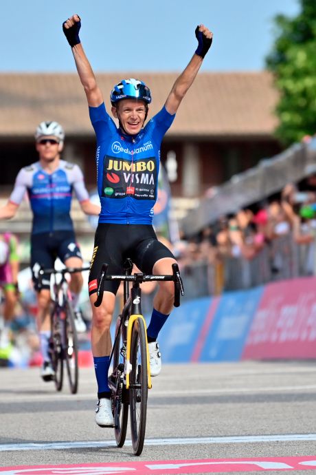 Koen Bouwman schrijft geschiedenis in Giro: tweede etappewinst én eindzege bergklassement