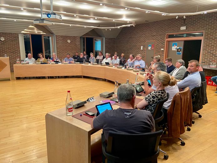 De gemeenteraad van Malle vergadert opnieuw in de raadzaal van het gemeentehuis