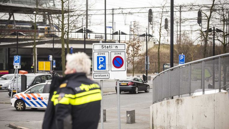 De politie Haarlemmermeer heeft station Hoofddorp ontruimd in verband met een mogelijke dreiging. Beeld anp
