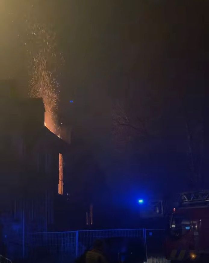 Het vuur sloeg al snel door de bovenverdieping
