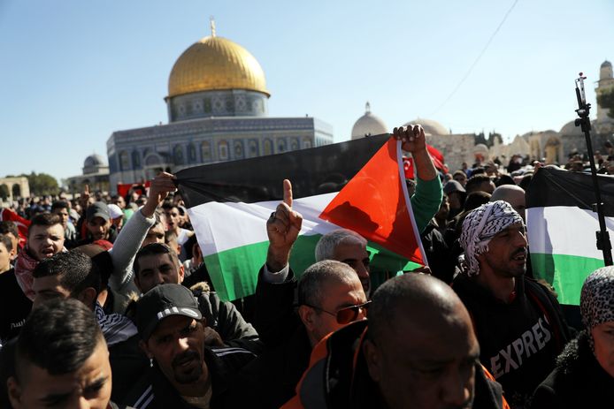 Palestijnse demonstranten aan de al-Aqsa-moskee in Jeruzalem.