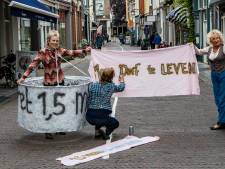 ‘Hoepel op met je 1,5 meter!’, Deventer vrouwen komen in verzet
