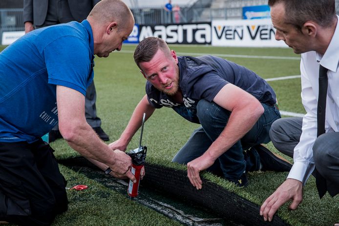 Kunstgras FC Den Bosch doorstaat testen De wedstrijd gaat door