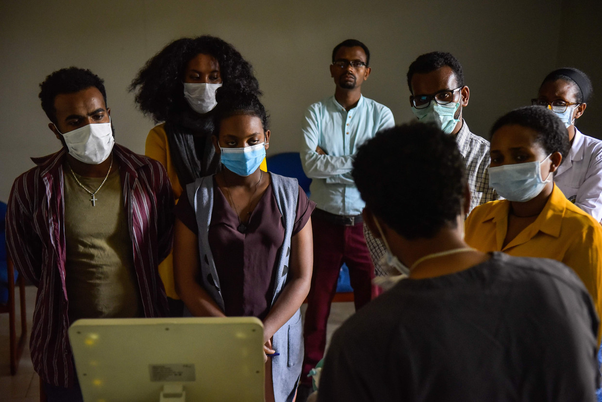 Medisch personeel in Addis Abeba, Ethiopië, krijgt extra training in verband met covid-19. Beeld AFP