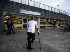 Dertig seconden voordat de metro kwam, trok Matthijs een geduwde vrouw van het spoor af: ‘Dader keek toe’