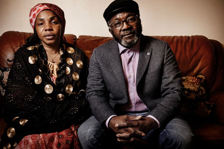 De ouders van Lamine Bangoura: ‘Als we alle klachten tegen de agenten lieten vallen, mochten we het lichaam van onze zoon gratis gaan ophalen.’ Beeld Eric de Mildt