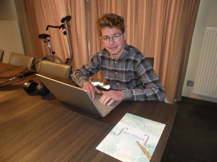 Pieter Dernau in zijn schrijfkamer.