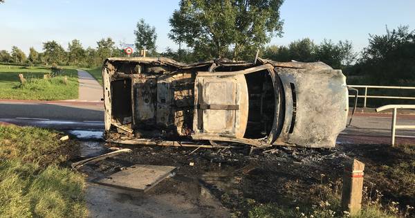 Brandende auto 'gelost' in Lattrop-Breklenkamp | Dinkelland - Tubantia