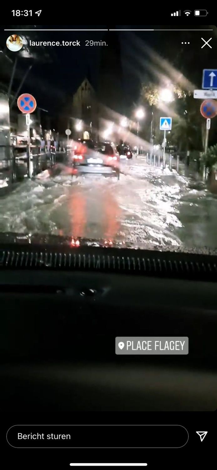 De straten rond het Flageyplein staan ondertussen ook al onder water.