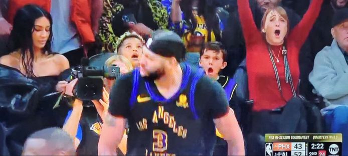 Everyone went crazy after Anthony Davis' dunk, except for cell phone-wielding Kim Kardashian.