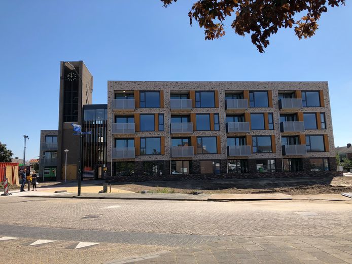 Het appartementencomplex aan de Nassaulaan in Vlijmen.