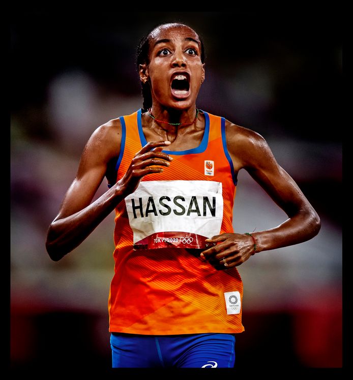 Sifan Hassan kan niet geloven dat ze de 5000 meter gewonnen heeft. Als ze over de finish komt, kijkt ze met grote ogen naar het scorebord en zegt ze tegen zichzelf: ‘Sifan, je bent olympisch kampioen! Wow!’ Later wint ze ook nog de gouden medaille op de 10.000 meter.