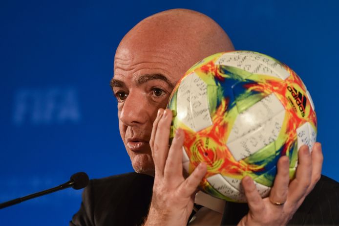 FIFA-baas Gianni Infantino gaat onderzoeken of het WK voortaan elke twee jaar gehouden kan worden.