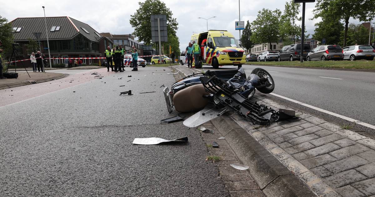 Scooterrijder zwaargewond bij botsing met auto in Eindhoven, met spoed naar het ziekenhuis - Eindhovens Dagblad.