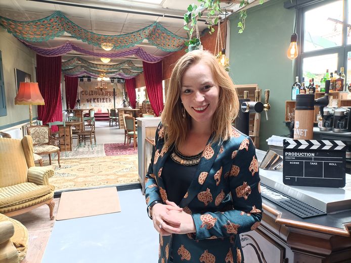 Stephanie Caset van Cultuurhuis De Keizer in Lichtervelde blijft niet bij de pakken zitten en past de programmatie aan voor de kerstvakantie